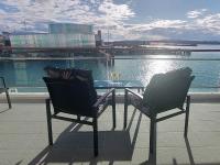 Water Front View - Princes Wharf apartment with fabulous views - B&B