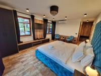 Superior Queen Room with Castle View