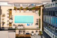 Wild & Chic Nashville Suite - Rooftop Pool, Walk to Broadway - B&B Nashville
