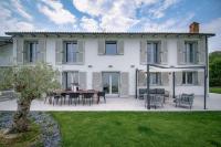 Villa Elegante Esclusiva fra le Vigne Piemontesi con Piscina Riscaldata - B&B Castiglione Tinella