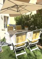 2 Bedroom Flat with Garden in Antibes - Chambres d'hôtes Antibes