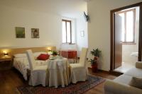 Standard Zimmer mit Kingsize-Bett