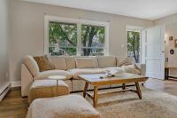 Game Day Haven With Bar & Deck - Ferienwohnung State College