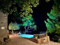 Holiday house Pantovčak, secluded stone house with heated pool and unique view - Ferienwohnung Rab