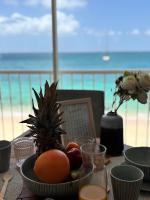 Grand Case Beachfront Apartment, Perfect for a couple looking a romantic Gateway - B&B Grand-Case
