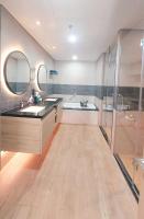 Sweet Home - Homestay apartment system at Citadines Marina Ha Long building - Chambres d'hôtes Hạ Long