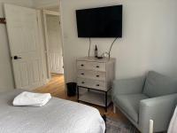 Clearbrooke Gem- Bright Private Bedroom close to YYZ - B&B Toronto