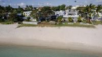 Villa Piedanlo, Pool and Beach Front GF & FF - Bed and Breakfast Triolet
