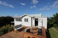 Classic bach near the beach - B&B Oneroa