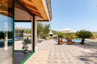 Countryside holiday Home with Pool & Jacuzzi,Dalmatia - B&B Vrsine