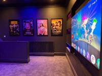 Party House, VIP Bar, Cinema, Sauna, Adults Room, Hot Tub & More! - Bed and Breakfast Great Coates