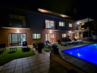 VILLA LA CALA with swimming pool & sea view, 10 min walk from the sea - Chambres d'hôtes Blanes