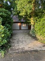 Haus, idyllischer Garten, Garage - Chambres d’hôtes Westerstede