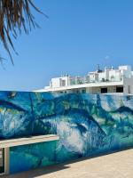 Salitre Luxury Apartment with 2 Rooms & 2 Bathrooms, Oceanfront with Pool, Private Terrace, Private Parking & Free WIFI - Chambres d'hôtes Conil de la Frontera