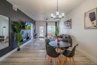 Neat King Bed Golf Pickleball Pool Hot Tub Parking - B&B Scottsdale