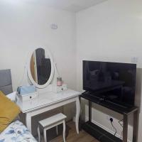 Edinburgh city centre one private bedroom in shared apartment with private bathroom with free car parking - B&B Edinburgh