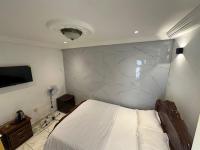 Luxury Villa AC Ensuite Room 8 - Bed and Breakfast Limbe