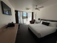 Habitación con cama grande