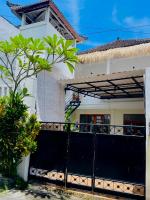 Bumbak Apartment Upstairs Fully Furnished 52M2 - B&B Canggu