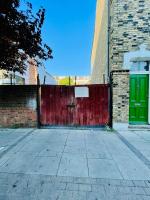 Cozystays Refurbed Modern Apartment Private Garden Free Parking - B&B London