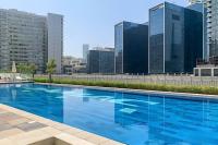 Lakeside 2-Bedroom Apartment with Pool & Gym - Business Bay - Bed and Breakfast Dubai