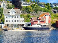 Waterfront Villa Boat Included, Near Bergen - B&B Lindås
