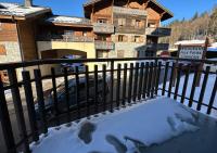 Edelweiss Résidence plein centre de la station rez de chaussée 50 m des navettes gratuites belle terrasse et grand parking privé en sous sol - Ferienwohnung Les Carroz-d'Arâches