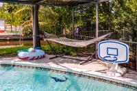 Canal views featuring indoor pool - Ferienwohnung Fort Lauderdale