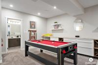 Large Luxury Home Featuring Entertain Room with Karaoke Air Hockey and Pool Table - Ferienwohnung Calgary