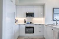 Down Town CN Tower View 2BR Condo with Balcony and WiFi - B&B Toronto