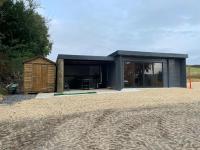 Executive Cabin and Jacuzzi 2 - B&B Monaughrun Cross Roads