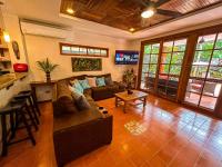 3 minutes walk from the best surf beach in area - B&B Dominical