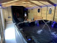 Cardiff - Sleep 7- Hot tub, Sauna - B&B Cardiff