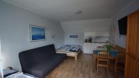 Vierbettzimmer mit Küchenzeile und Balkon