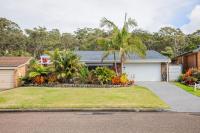 Refresh at Rocky, 134 Rocky Point Rd - Air Con, Wi-Fi, large yard - B&B Fingal Bay