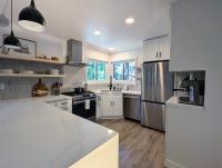 Fam & Pet Friendly Chalet w AC & BBQ - Top Rated - Chambres d’hôtes Crestline