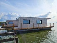 Domki na wodzie, Apartamenty, Houseboat, Jezioro Bukowo, Mierzeja "Natura Dąbkowice 5G" - B&B Dąbki