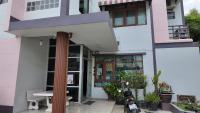 ธิติกาญจน์ อพาร์ทเม้นท์ - B&B Ban Khlong Samrong