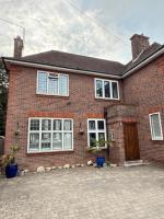 Spacious 6 Bedroom house, Luton - B&B Luton