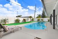 Relax, Swim, Repeat, Family Pool House by the Sea - B&B St. Petersburg