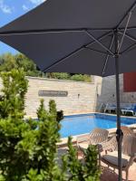 Cozy Studio Budvablue with Pool - Parking - Bed and Breakfast Budva