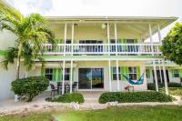 Cocoplum #3 - 2BR Oceanfront Condo on Seven Mile Beach - Bed and Breakfast Georgetown