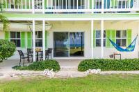 Cocoplum #3 - 2BR Oceanfront Condo on Seven Mile Beach - Bed and Breakfast Georgetown