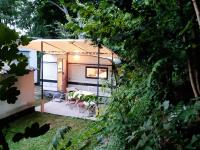 NatureCity Adventure - also in winter with heating - Ruhe, Garten, Hängematte, Heizung, AirCooler, Kaffeemaschiene, großes Bett, kostenlose Fahrräder, Outdoordusche, 25 min zum Alexanderplatz und Fernsehturm - Ferienwohnung Berlin