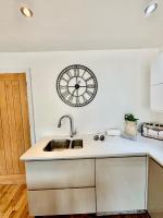 5 Bed Modern Eco House With Parking - B&B Brighton