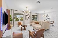 The Power-Up Palace 9BR Home with Private Pool - Chambres d'hôtes Davenport