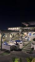 Designer Studio with heating rooftop Pool restaurant & Self Check In - B&B Islamabad