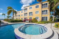 Regal Beach Club #322 - 2BR Ocean View 7 Mile Beach - B&B George Town