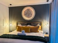Exquisite Emerald Stay at Ridgeton Modern Two Bedroom Apartment in the Heart of Umhlanga Ridge Sleeps 6 - Chambres d'hôtes Durban