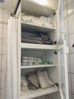 Helles, gepflegtes Souterrain Apartment in ruhiger Lage - B&B Düsseldorf